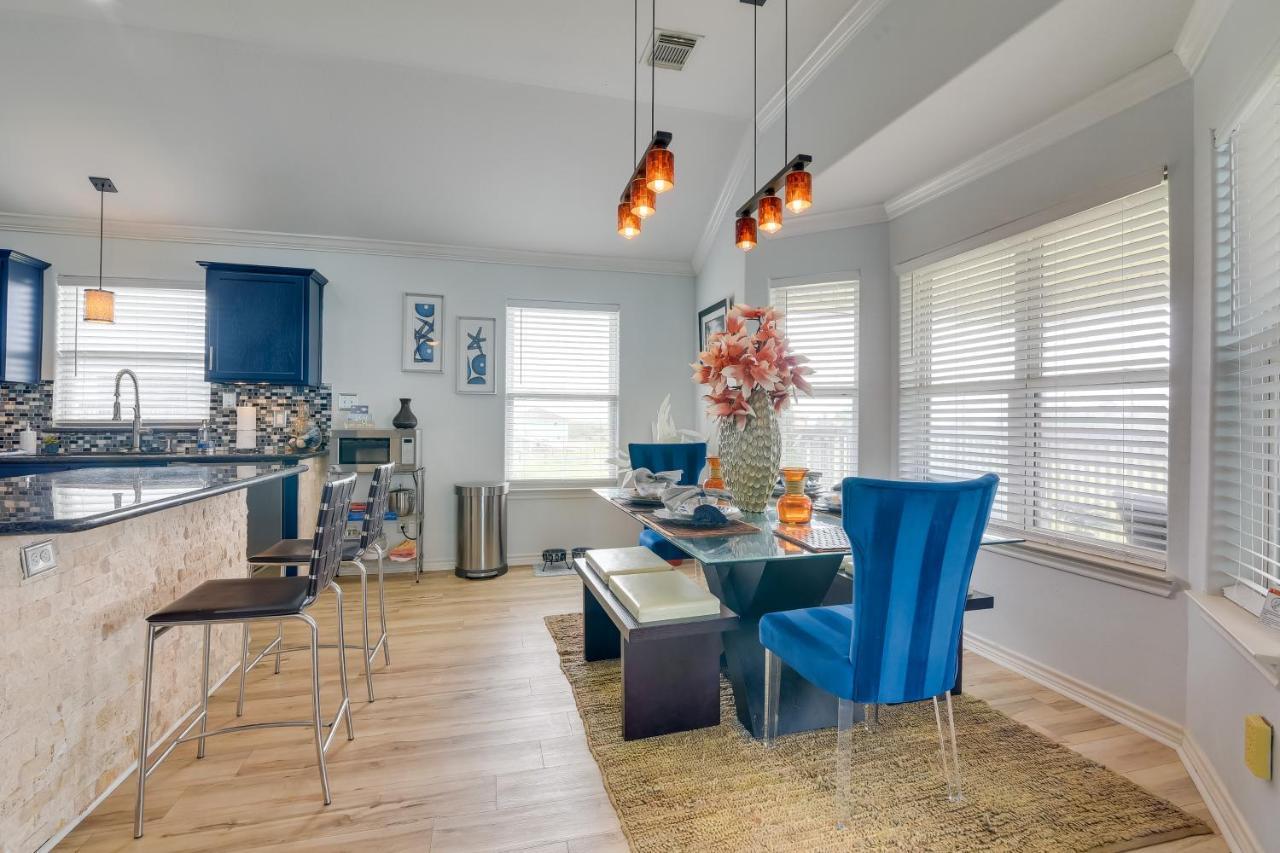 Galveston Escape With Entertainment Patio And Deck! Βίλα Εξωτερικό φωτογραφία