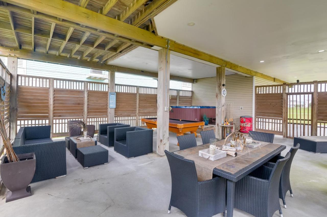Galveston Escape With Entertainment Patio And Deck! Βίλα Εξωτερικό φωτογραφία