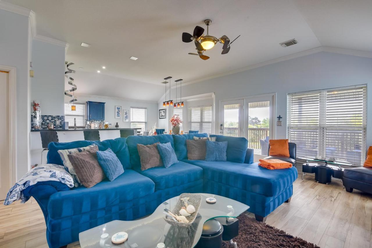 Galveston Escape With Entertainment Patio And Deck! Βίλα Εξωτερικό φωτογραφία