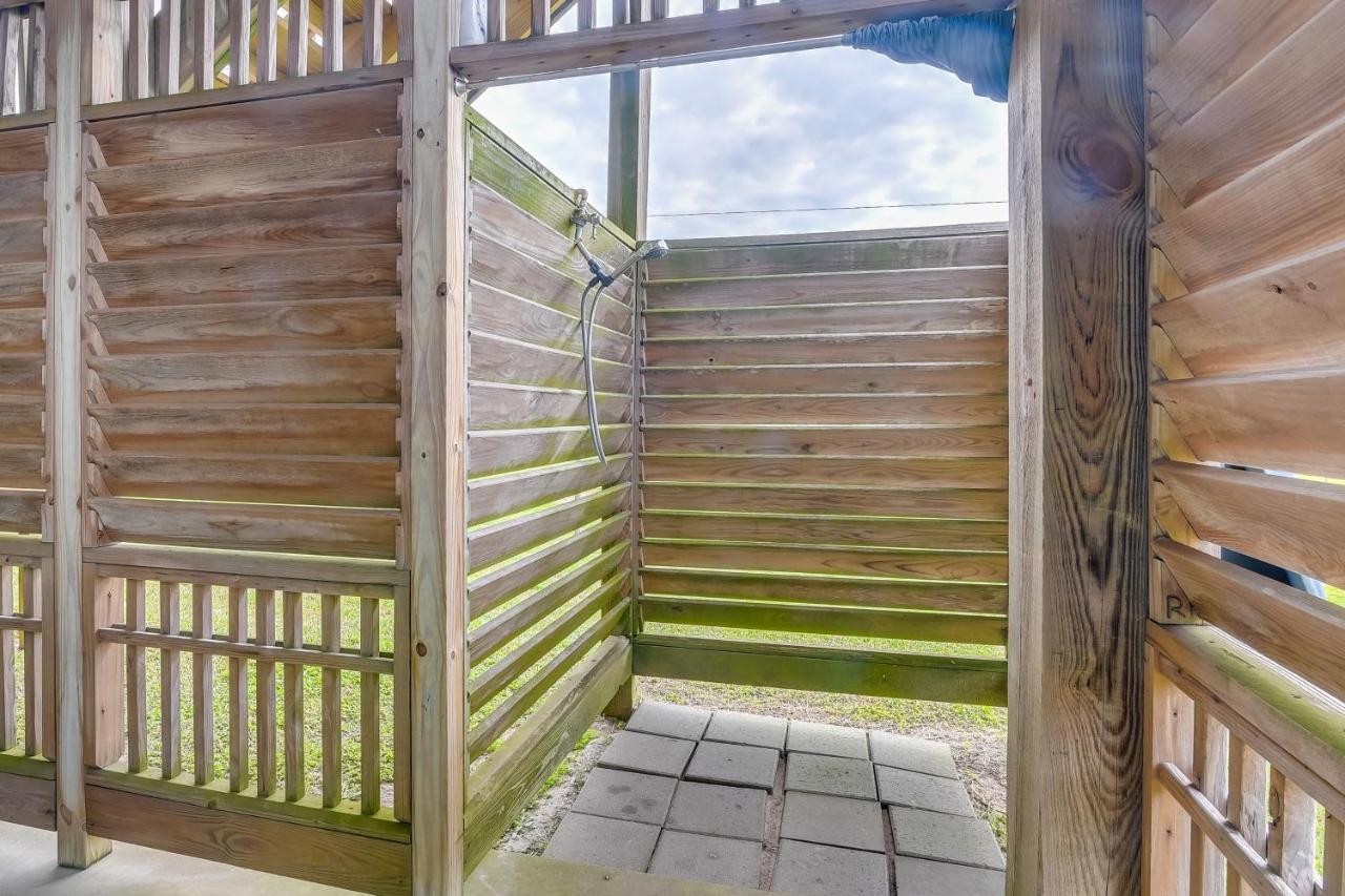 Galveston Escape With Entertainment Patio And Deck! Βίλα Εξωτερικό φωτογραφία