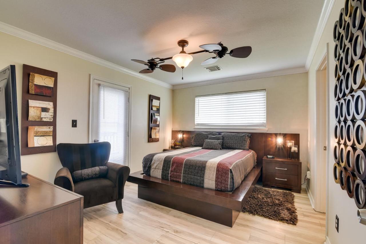 Galveston Escape With Entertainment Patio And Deck! Βίλα Εξωτερικό φωτογραφία