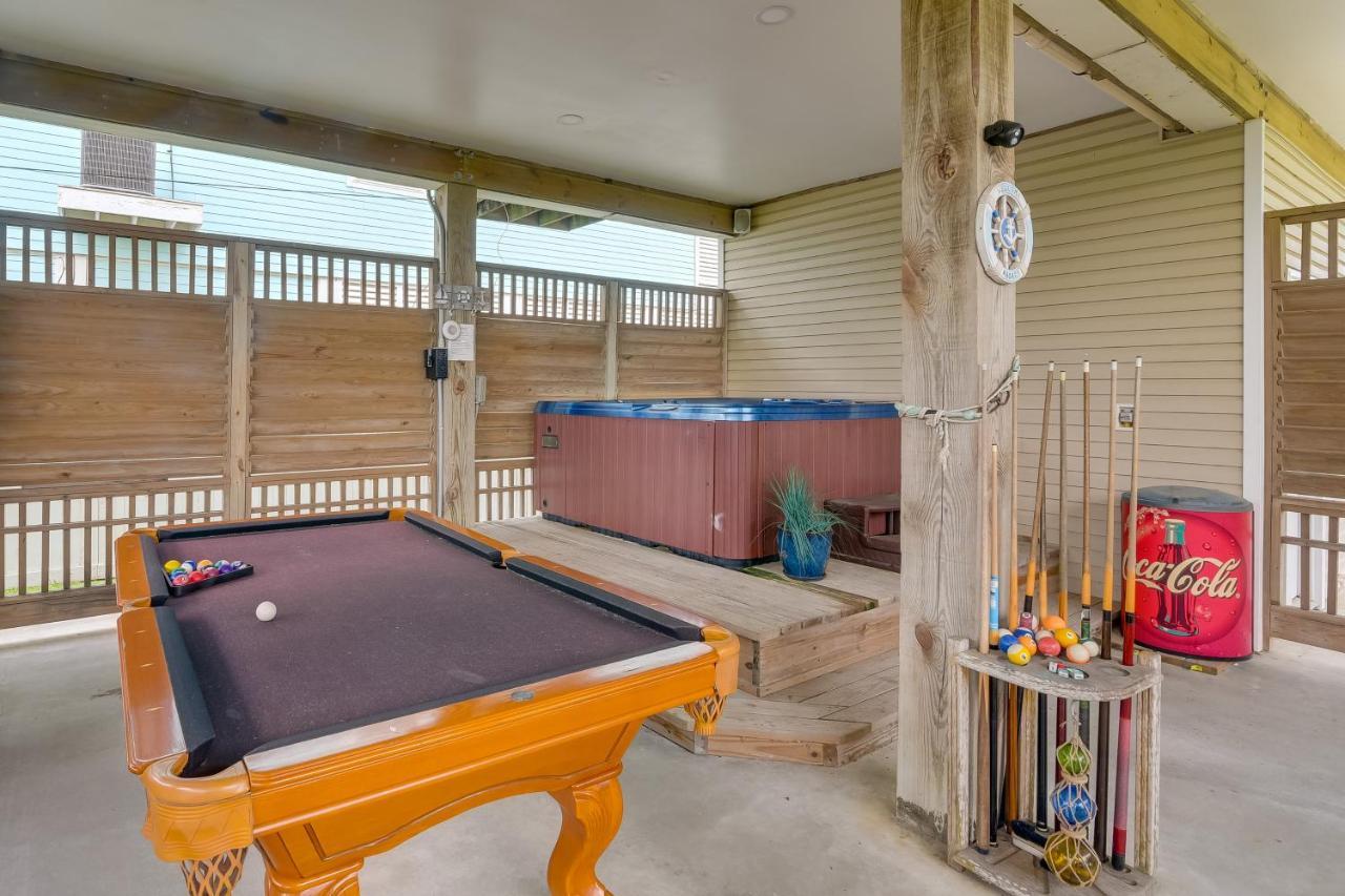 Galveston Escape With Entertainment Patio And Deck! Βίλα Εξωτερικό φωτογραφία