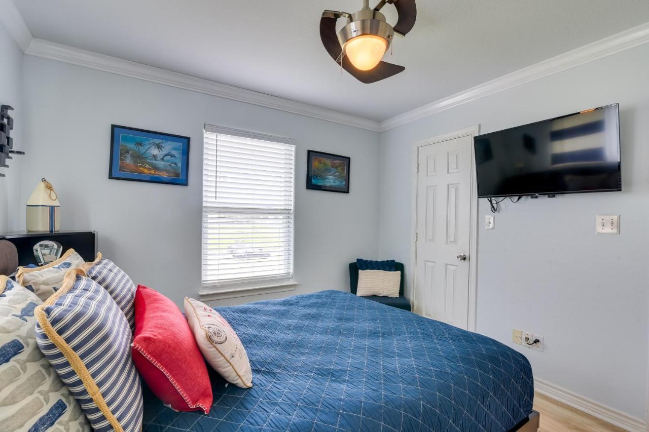 Galveston Escape With Entertainment Patio And Deck! Βίλα Εξωτερικό φωτογραφία